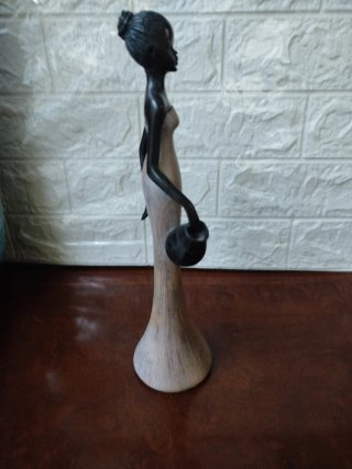 Figura Mujer Africana con Cántaro