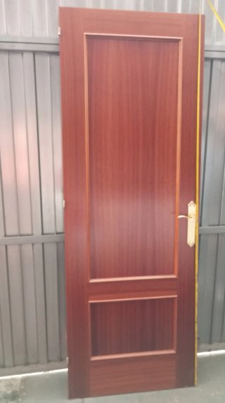 Puerta interior sapelly