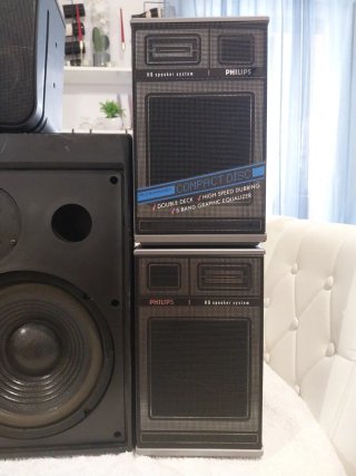 Conjunto de altavoces negros