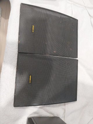 Conjunto de altavoces negros