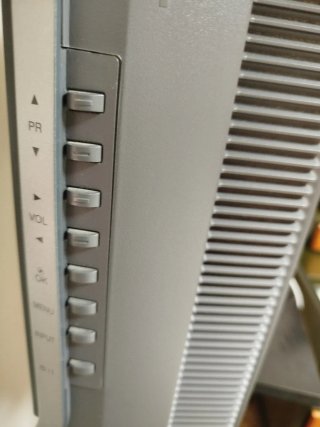 TV LG 32 Negro/Plata,              Se regala Mesa