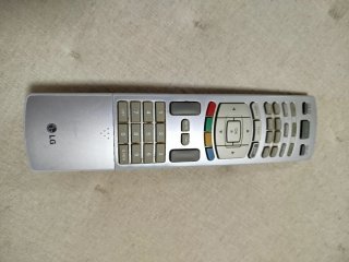 TV LG 32 Negro/Plata,              Se regala Mesa