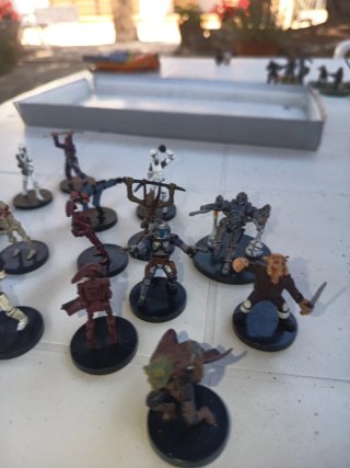 14 figuras del juego descatalogado Star Wars.