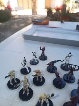 14 figuras del juego descatalogado Star Wars.