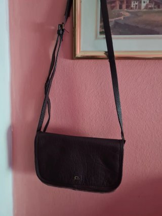 Bolso de piel color mora