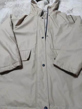 Chubasquero Zara niña forro pelo beige