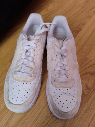 Zapatillas Nike Beige y Blancas