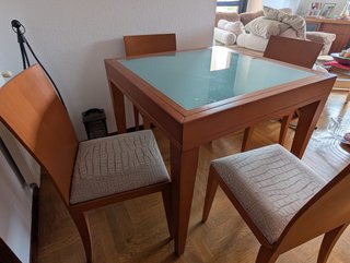 Mesa de salón con 4 sillas