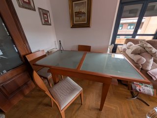 Mesa de salón con 4 sillas