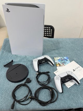 Ps5 Digital 1TB + 2 Mandos + Caja
