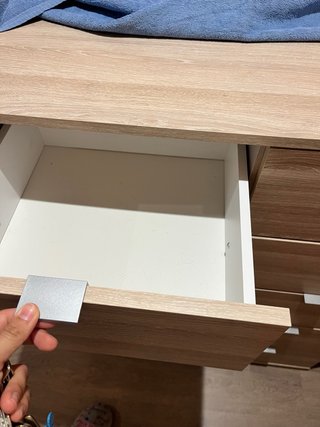 Cómoda de madera 4 cajones grandes y 2 pequeños.