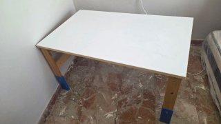 Mesa infantil blanca y madera Ikea + silla