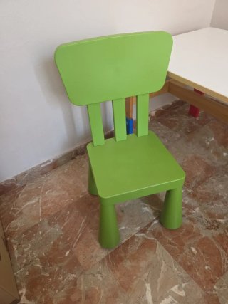 Mesa infantil blanca y madera Ikea + silla
