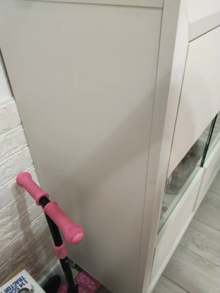 Mueble de salón blanco y cristal