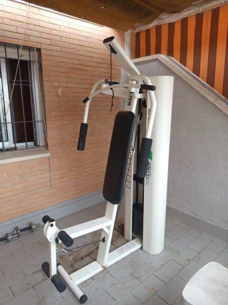 Máquina de ejercicios multifunción. En Sevillaeste