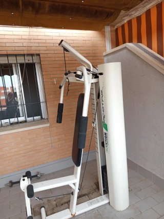 Máquina de ejercicios multifunción. En Sevillaeste