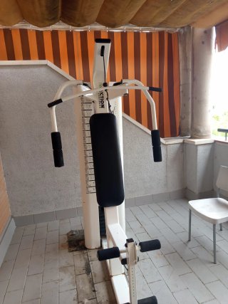 Máquina de ejercicios multifunción. En Sevillaeste