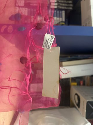 Fular rosa con adornos