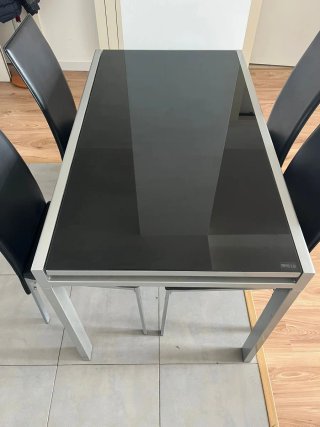 Mesa comedor cristal negro y 4 sillas