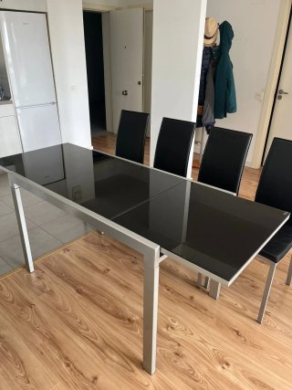 Mesa comedor cristal negro y 4 sillas