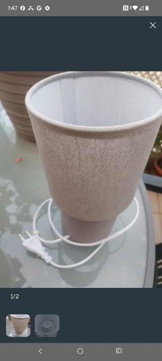 Lámpara de mesa beige tela