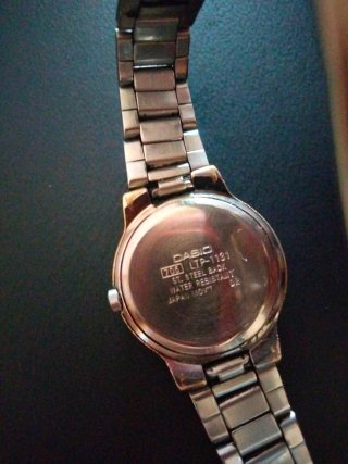Reloj Casio Quartz Mujer Plata y Blanco