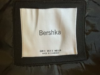 Chaqueta Bomber Bershka Negra y Blanca