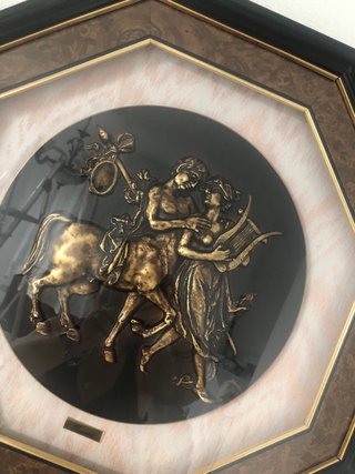 Quadro esagonale in metallo dorato e legno