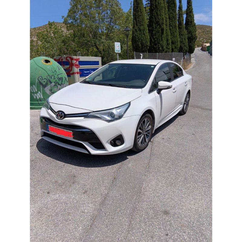 Toyota Avensis 2018 - foto 1