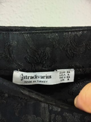 Falda midi Stradivarius