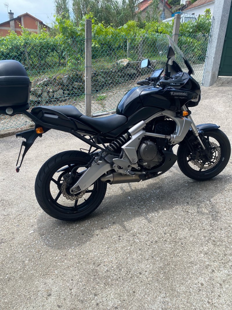 Kawasaki Versys 650 Adventure Negra