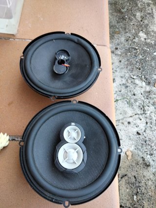 Altavoces JBL 3 vías