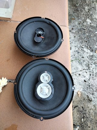 Altavoces JBL 3 vías