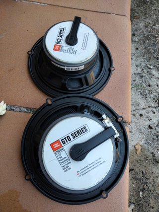 Altavoces JBL 3 vías