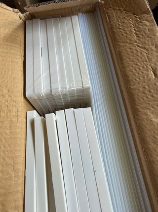 12 U. Zapateros de plástico blancos