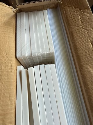 12 U. Zapateros de plástico blancos