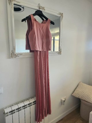 Mono elegante rosa plisado