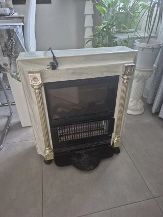 Chimenea eléctrica decorativa dorada y blanca