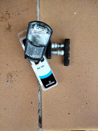 Luz bici y kit zapatas Btwin