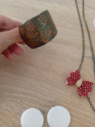 Lote bisutería: pulsera, collares, anillos