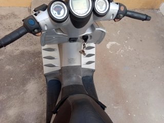 Scooter Malaguti Phantom Max 250 Plata