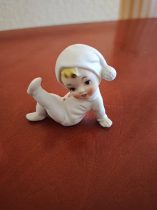 Figura Vintage Neonato in Ceramica