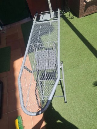 Tabla de planchar y escalera