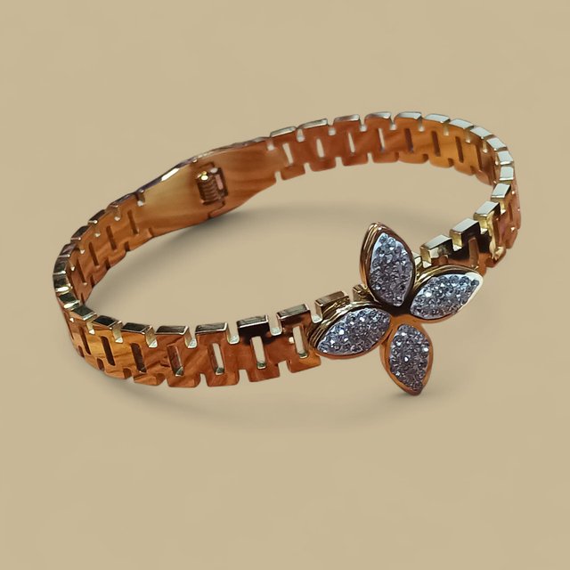 Pulsera Dorada con Flor de Cristales