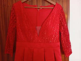 Vestido rojo de fiesta con lentejuelas