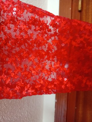 Vestido rojo de fiesta con lentejuelas