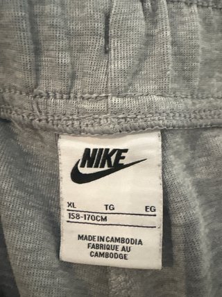 Pantalón Nike gris + regalo Sudadera Adidas