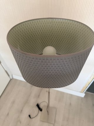 Lámpara de pie IKEA gris