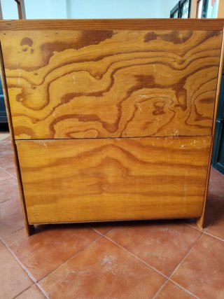 Mueble vitrina madera rústico con repisas y puerta