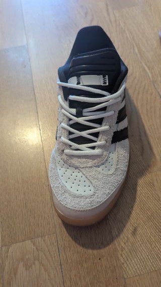 Adidas x Bad Bunny Talla 41.5 Beige